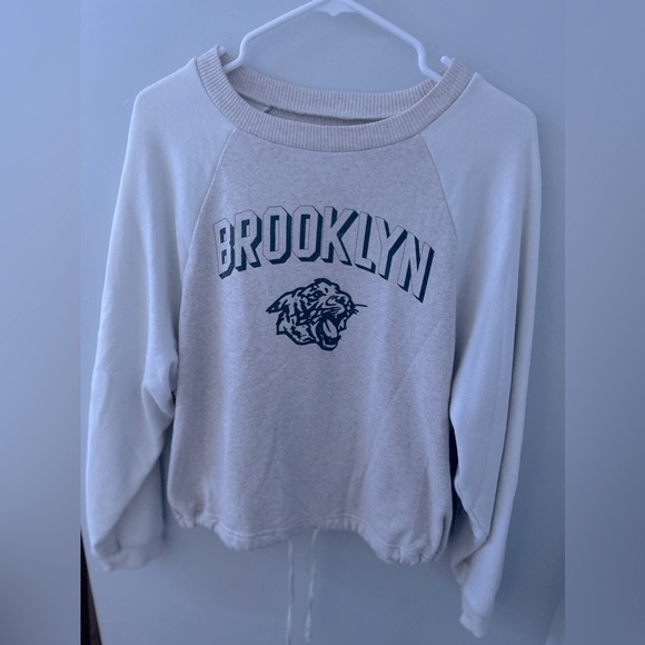 American Eagle White and beige Brooklyn sweatshirt, scrunch bottom - Picture 2 of 4